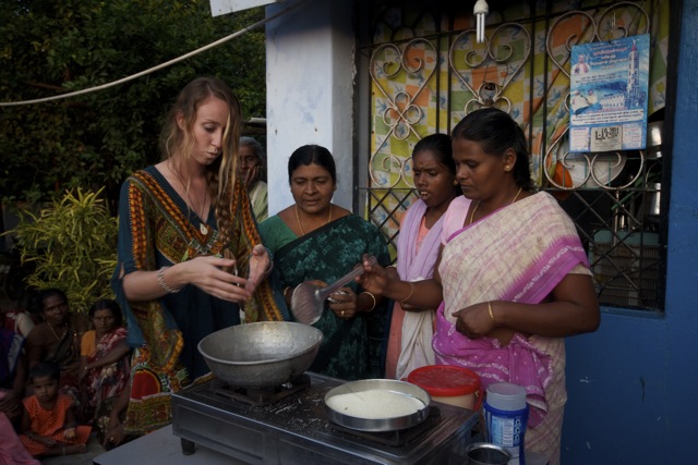Cooking in an Indian village Cooking in India - Village life in India