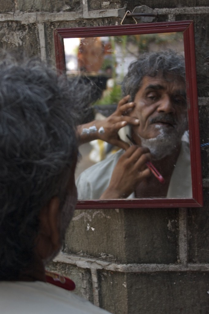 Man Shaving in Mumbai Mumbai in Pictures - Photo Essay