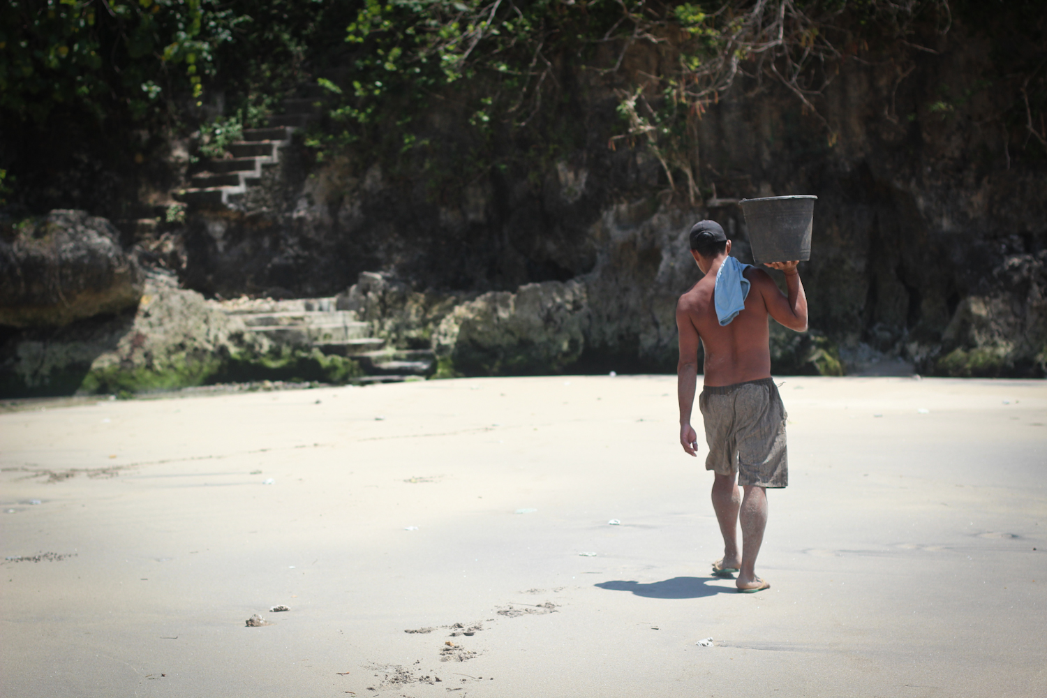 Made’s “secret beach”: On Nusa Penida, travel, and the delight of discovery.